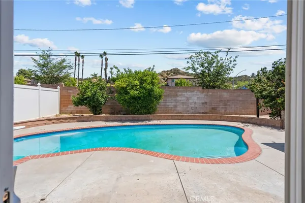 $750,000 | 21124 Rosedell Drive, Saugus, CA 91350