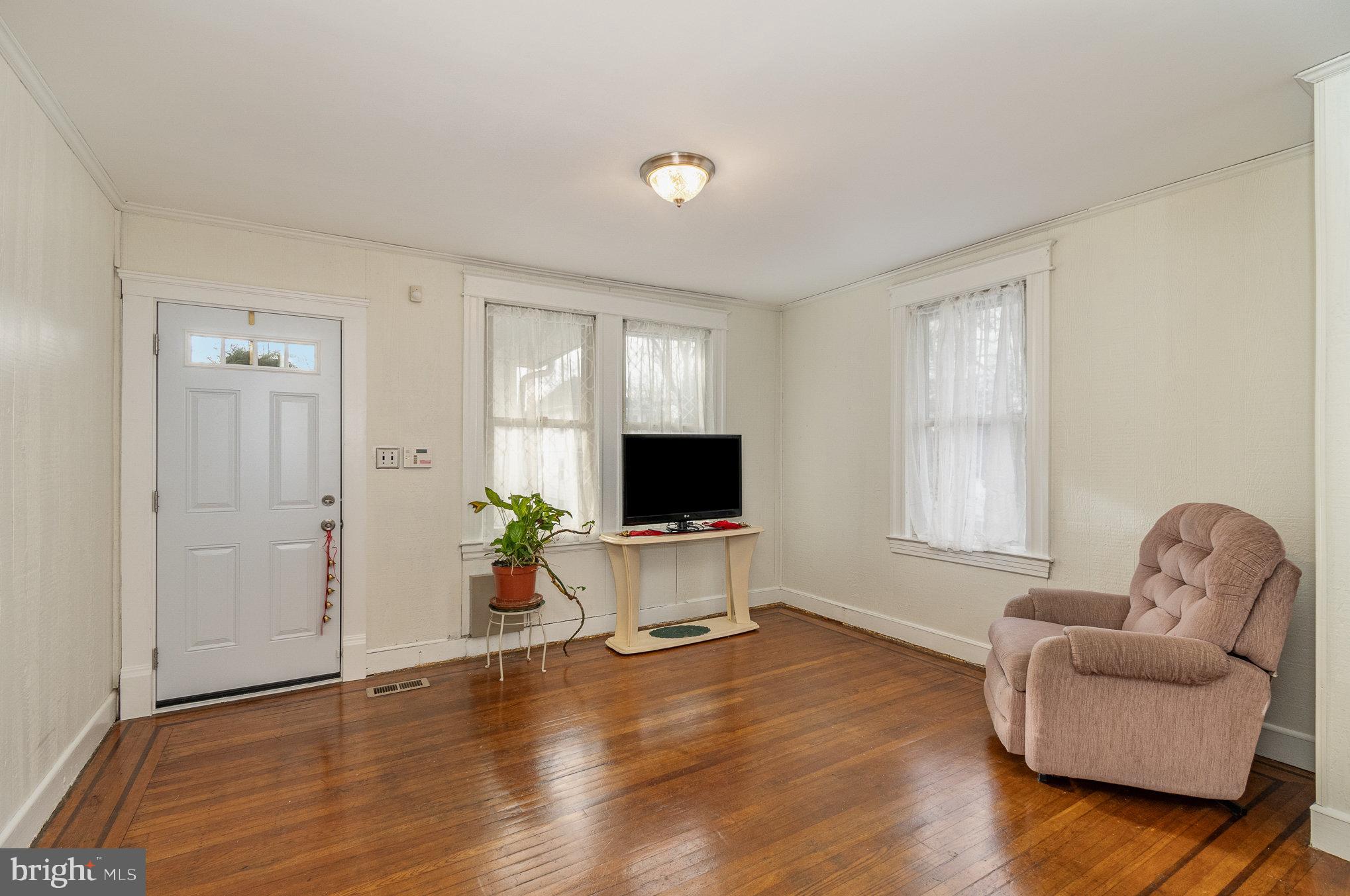 5913 Highgate Drive Baltimore, MD 21215 - Photo 5 of 36