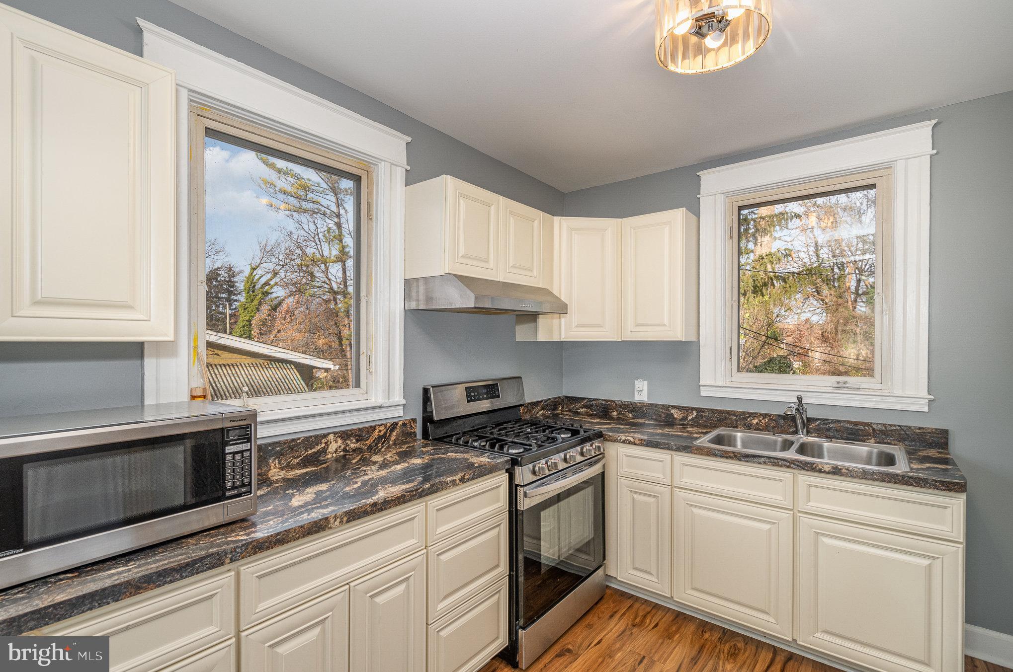 5913 Highgate Drive Baltimore, MD 21215 - Photo 6 of 36