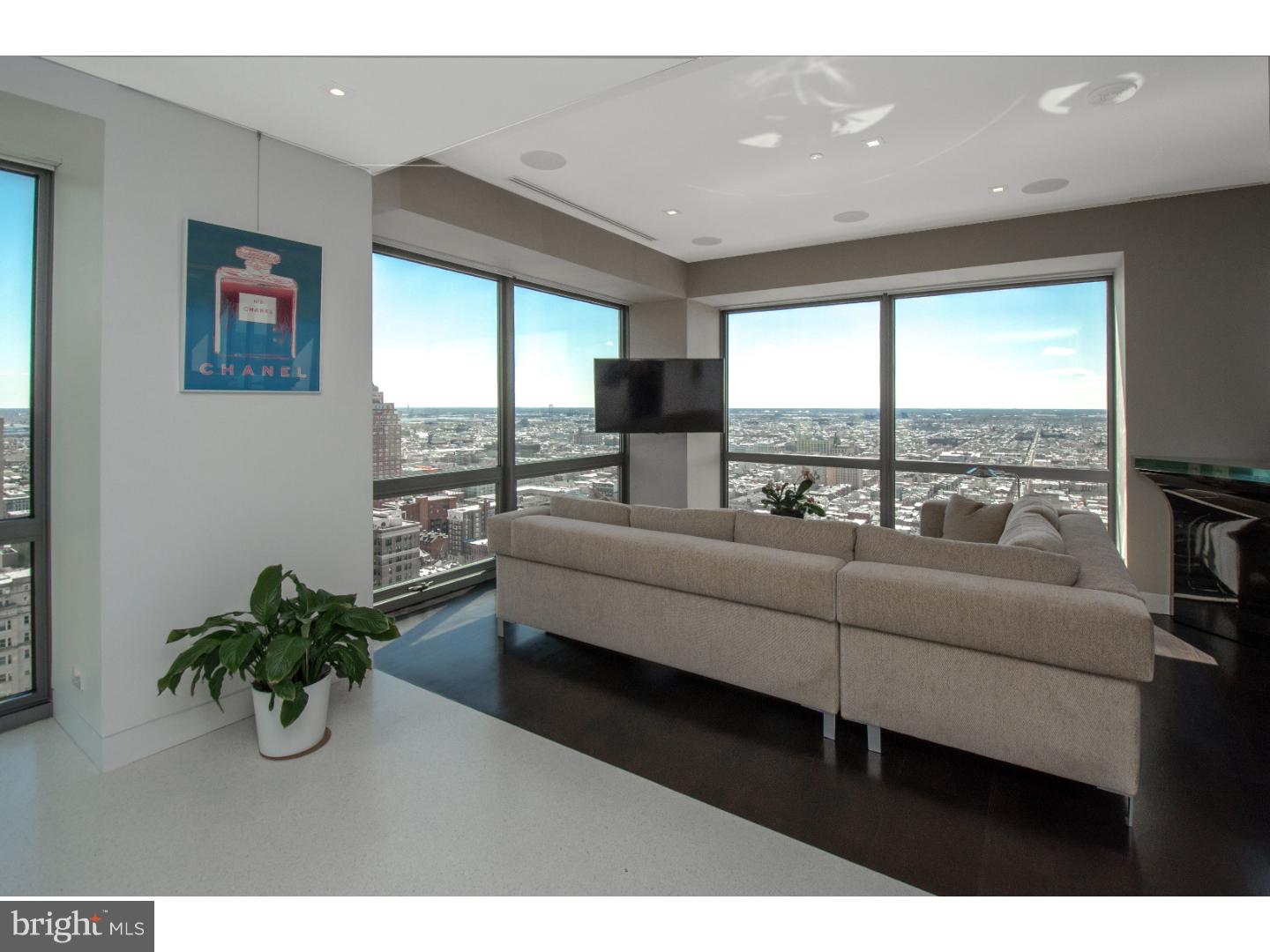 1706 Rittenhouse Square, Unit 2501 Philadelphia, PA 19103 - Photo 3 of 20 Family Room