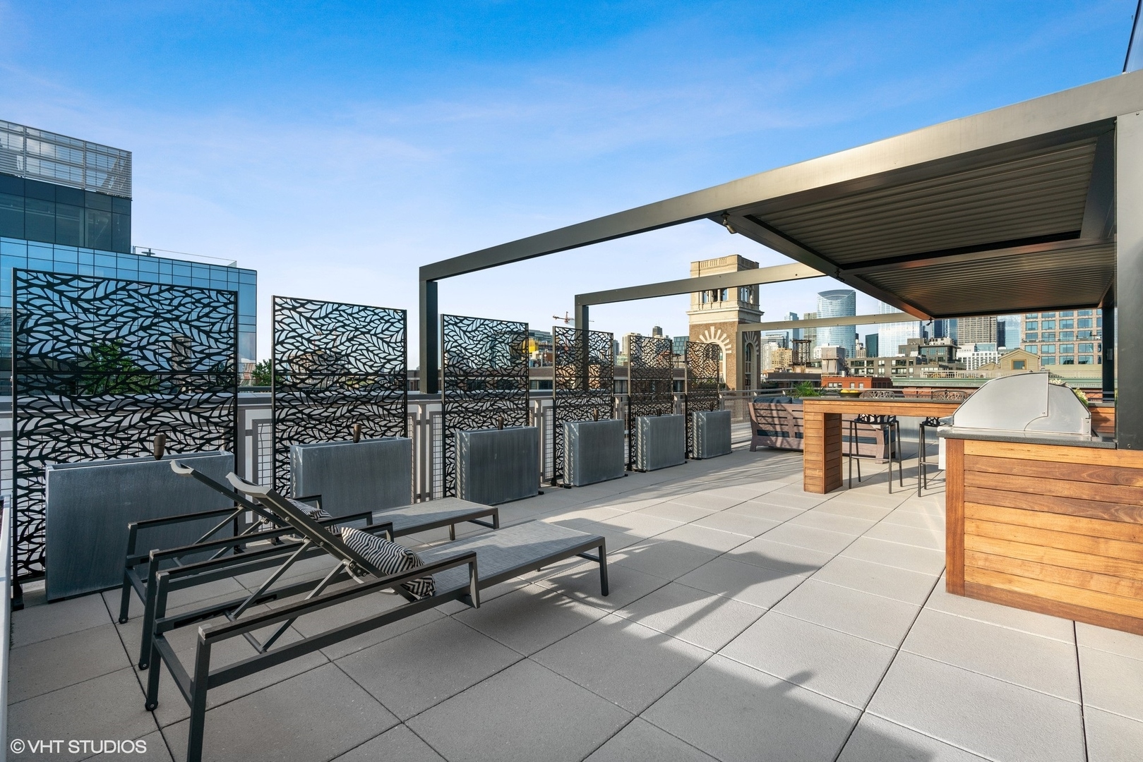 40 North Carpenter Street, Unit PHN Chicago, IL 60607 - Photo 3 of 33 a outdoor space with hardwood