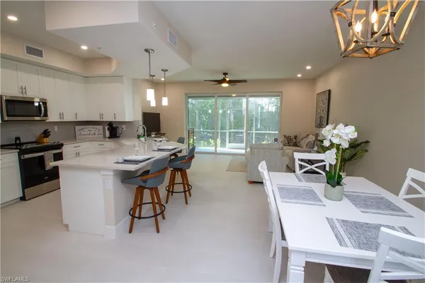 $2,500 | 262 Indies Drive East, Unit 101, Naples, FL 34114