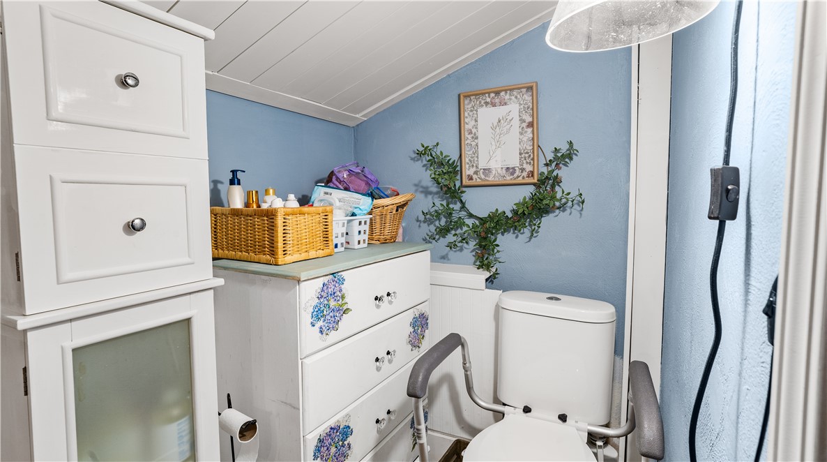 15 Shadbush Road Warwick, RI 02888 - Photo 15 of 38