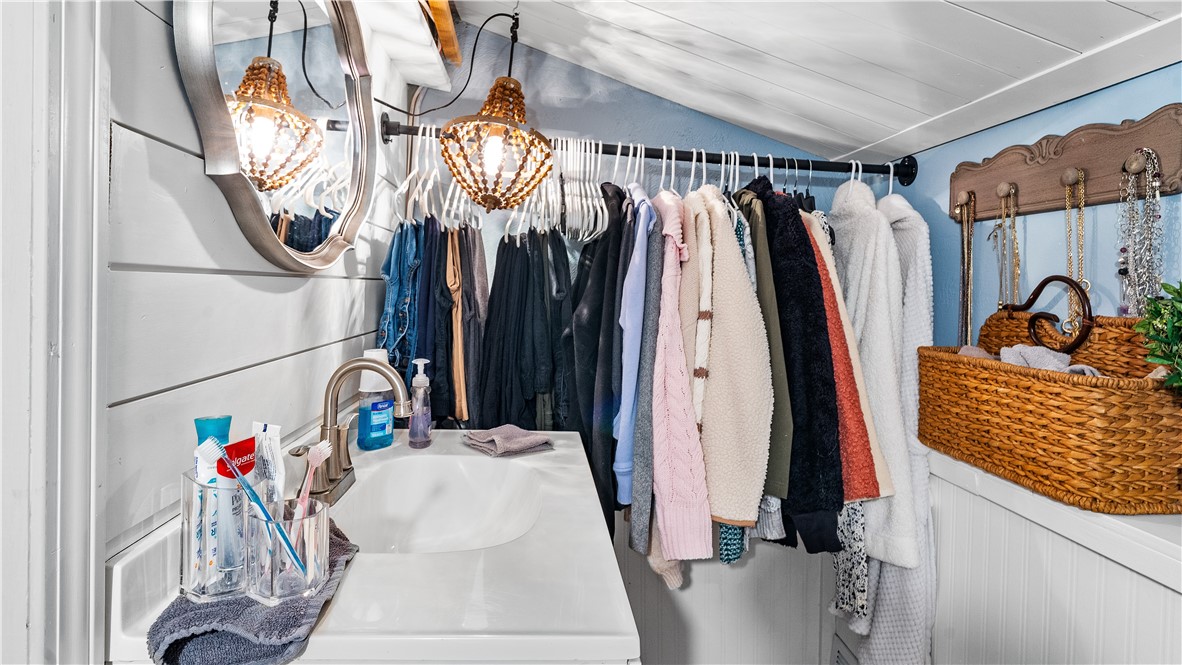 15 Shadbush Road Warwick, RI 02888 - Photo 16 of 38