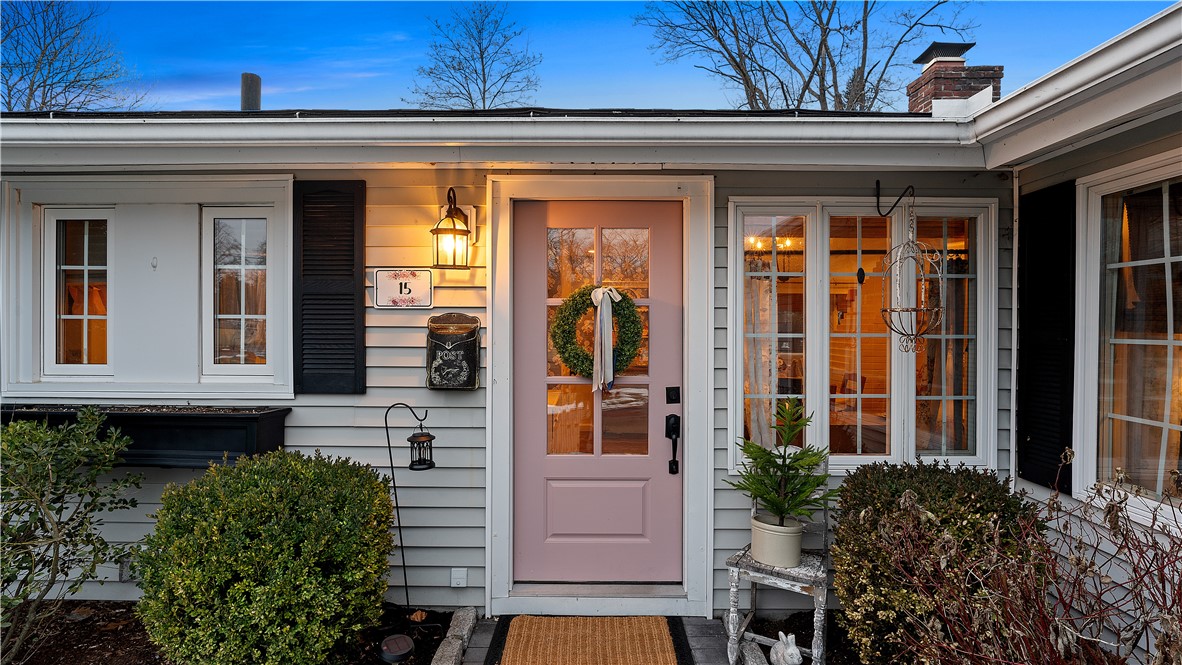 15 Shadbush Road Warwick, RI 02888 - Photo 2 of 38