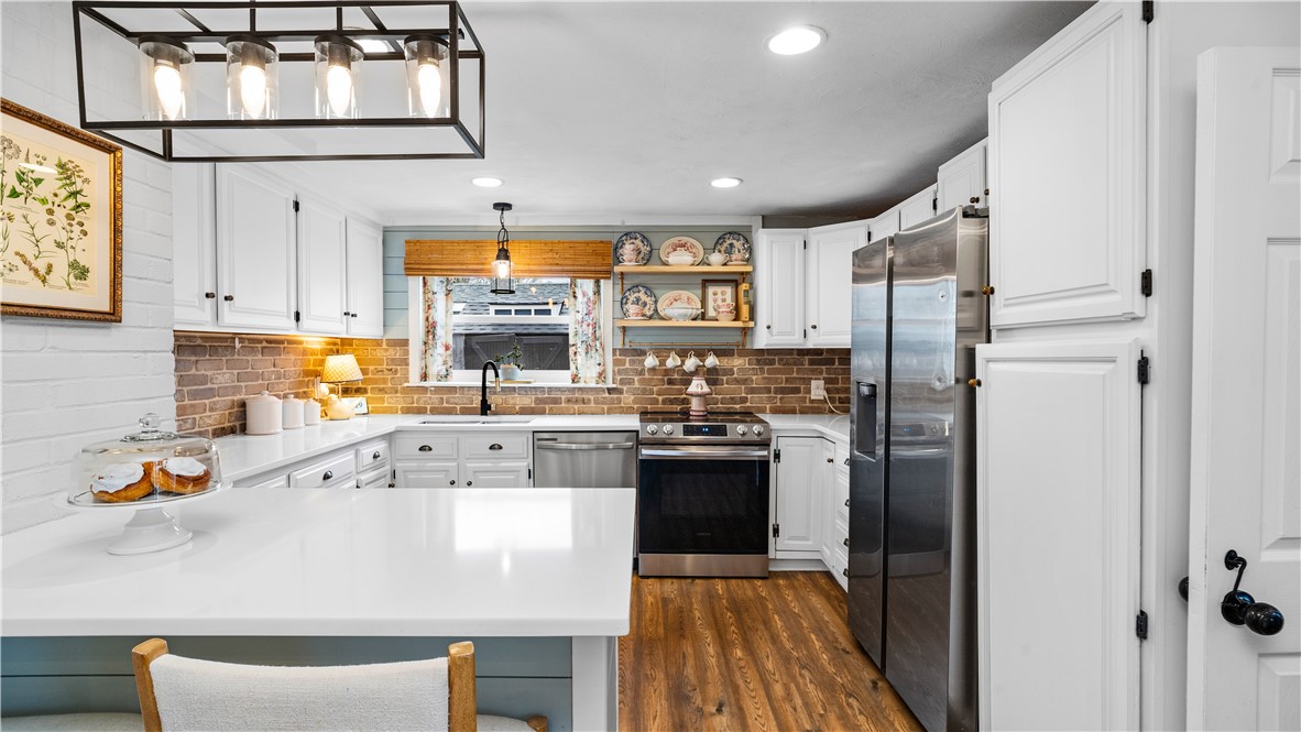 15 Shadbush Road Warwick, RI 02888 - Photo 4 of 38