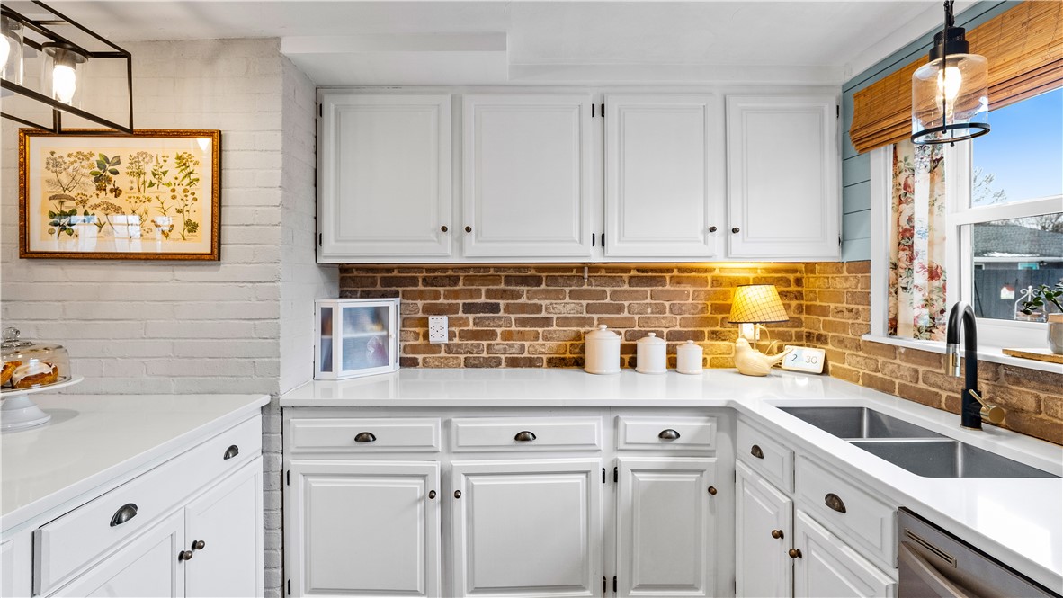 15 Shadbush Road Warwick, RI 02888 - Photo 5 of 38