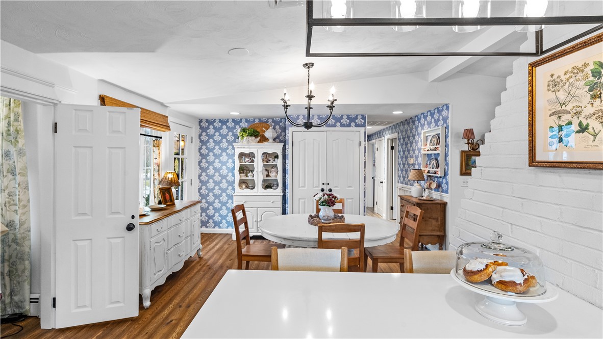 15 Shadbush Road Warwick, RI 02888 - Photo 7 of 38