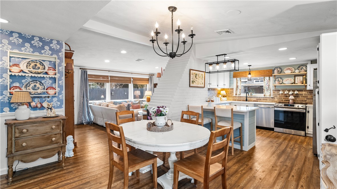 15 Shadbush Road Warwick, RI 02888 - Photo 8 of 38