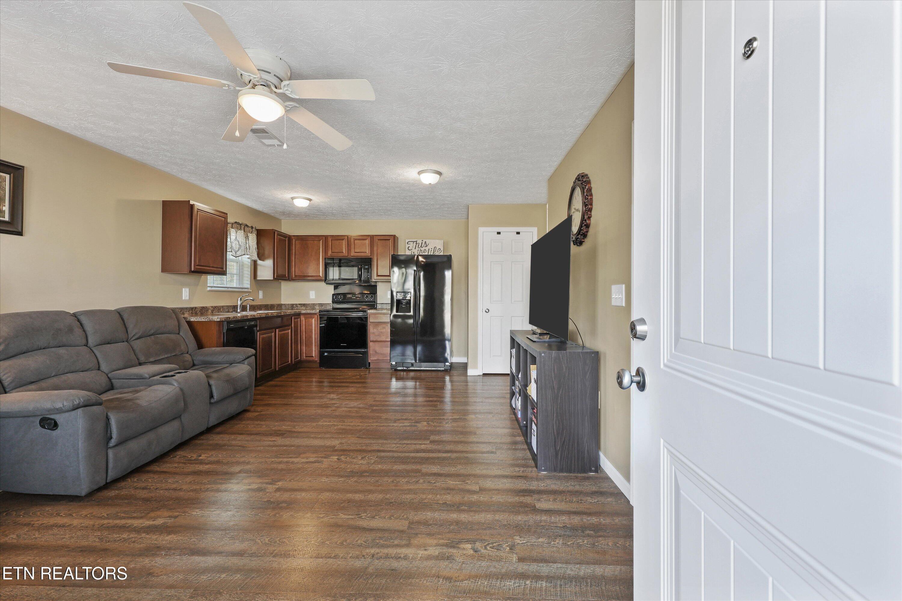 1702 Watauga Street Sevierville, TN 37876 - Photo 2 of 31 Living Area