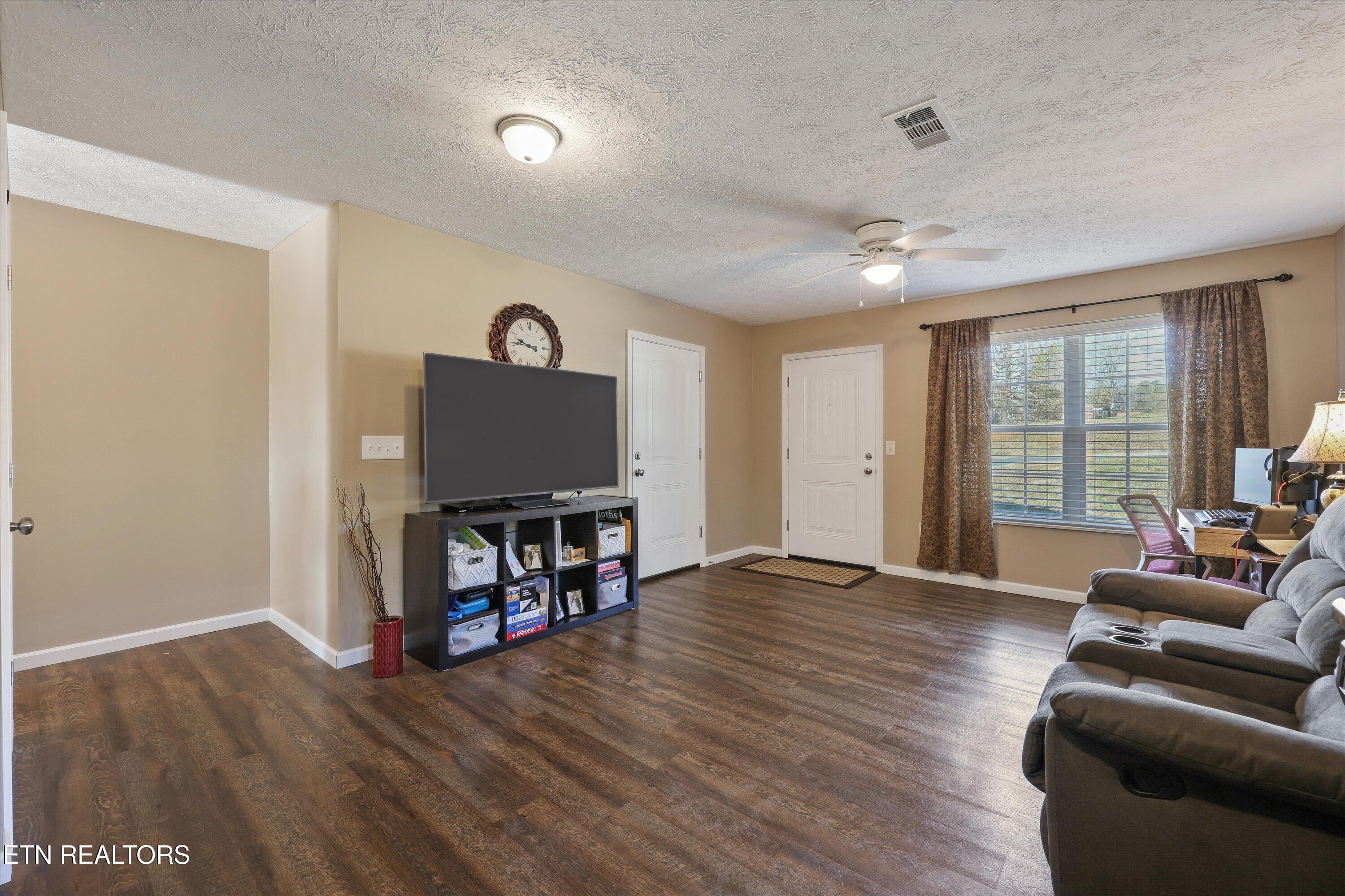 1702 Watauga Street Sevierville, TN 37876 - Photo 3 of 31 Living Area