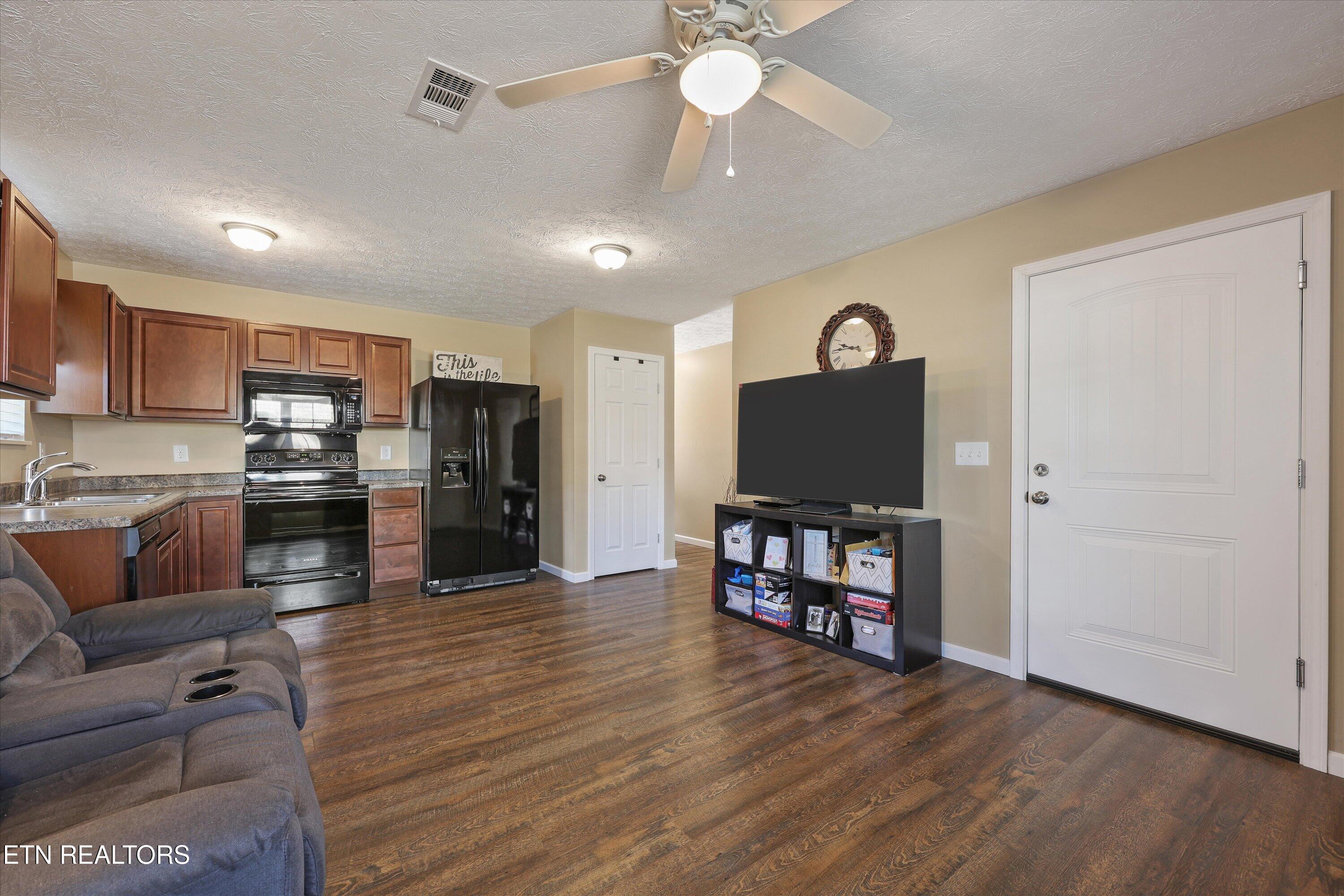 1702 Watauga Street Sevierville, TN 37876 - Photo 7 of 31 Living Area