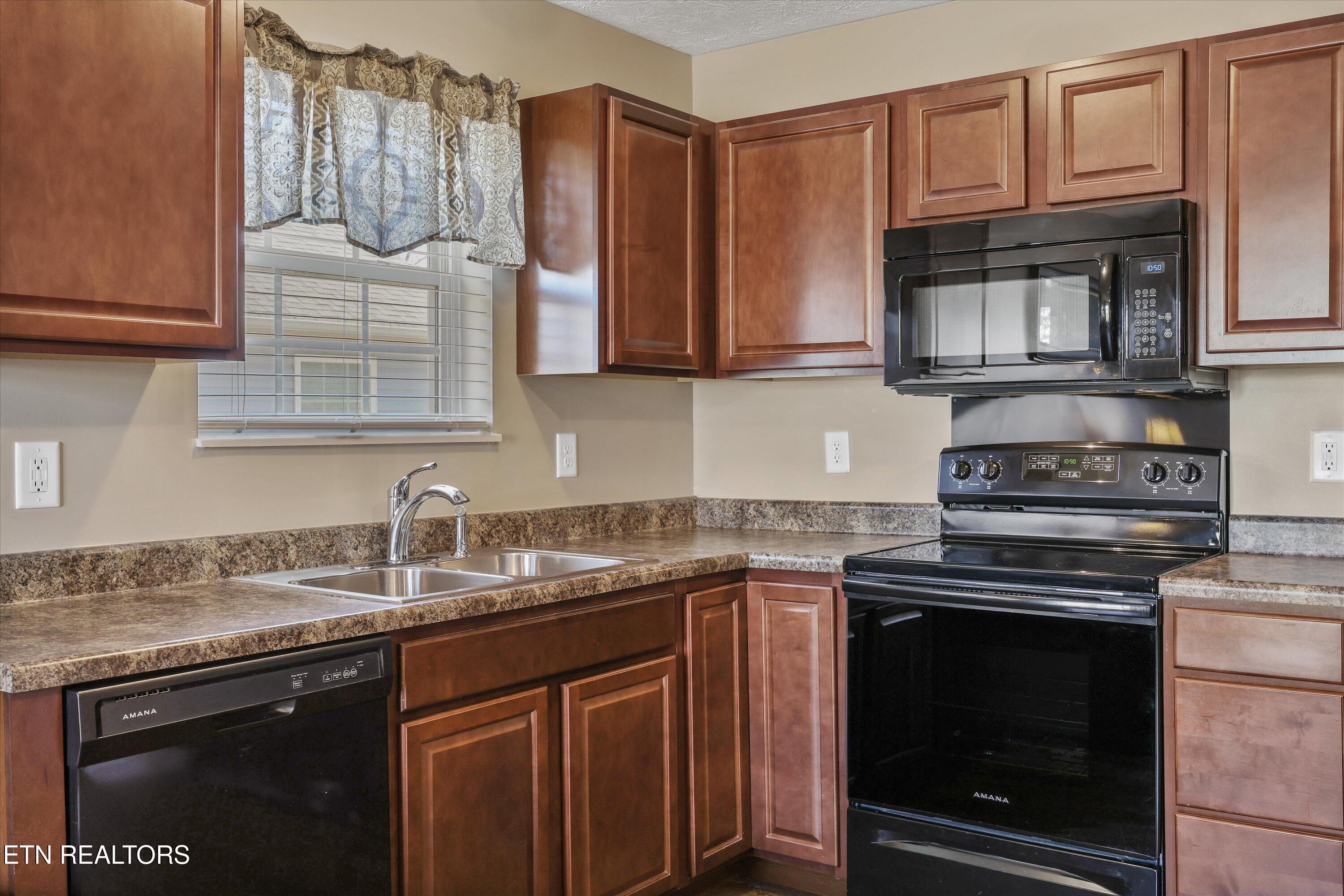 1702 Watauga Street Sevierville, TN 37876 - Photo 8 of 31 Kitchen