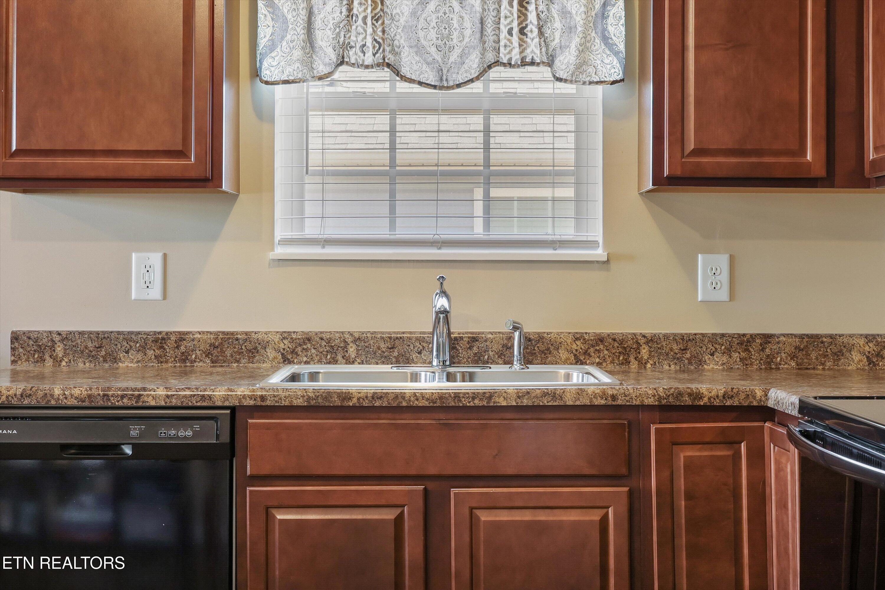 1702 Watauga Street Sevierville, TN 37876 - Photo 9 of 31 Kitchen