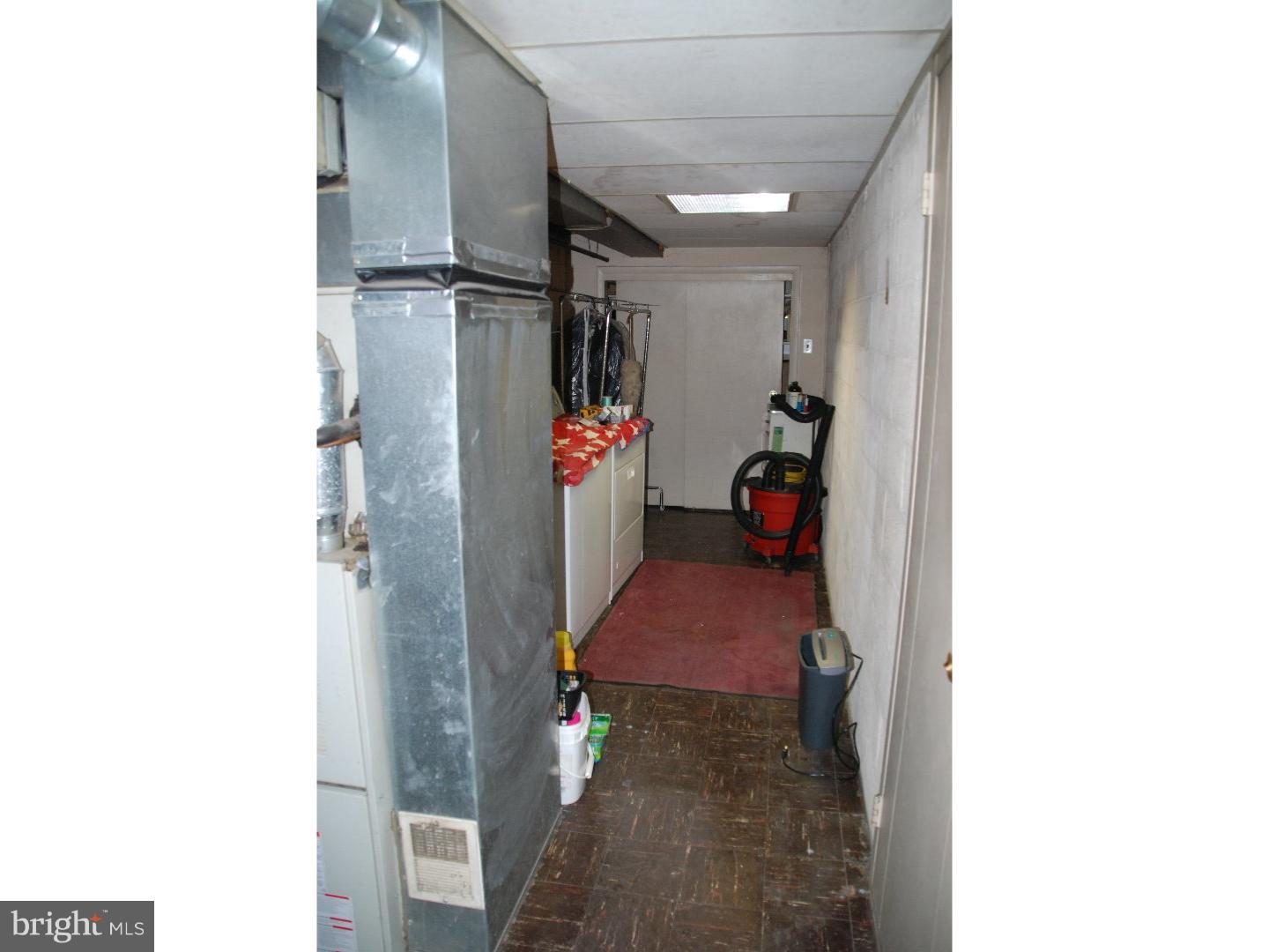 10200 West Keswick Road Philadelphia, PA 19114 - Photo 20 of 22 Laundry Room
