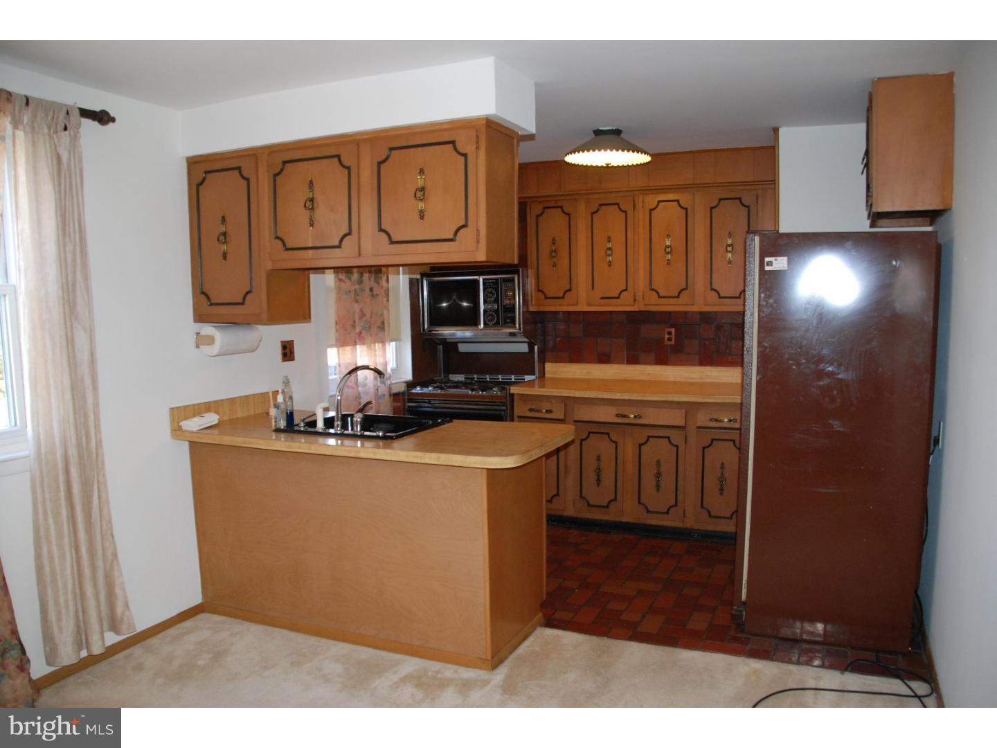 10200 West Keswick Road Philadelphia, PA 19114 - Photo 6 of 22 Kitchen