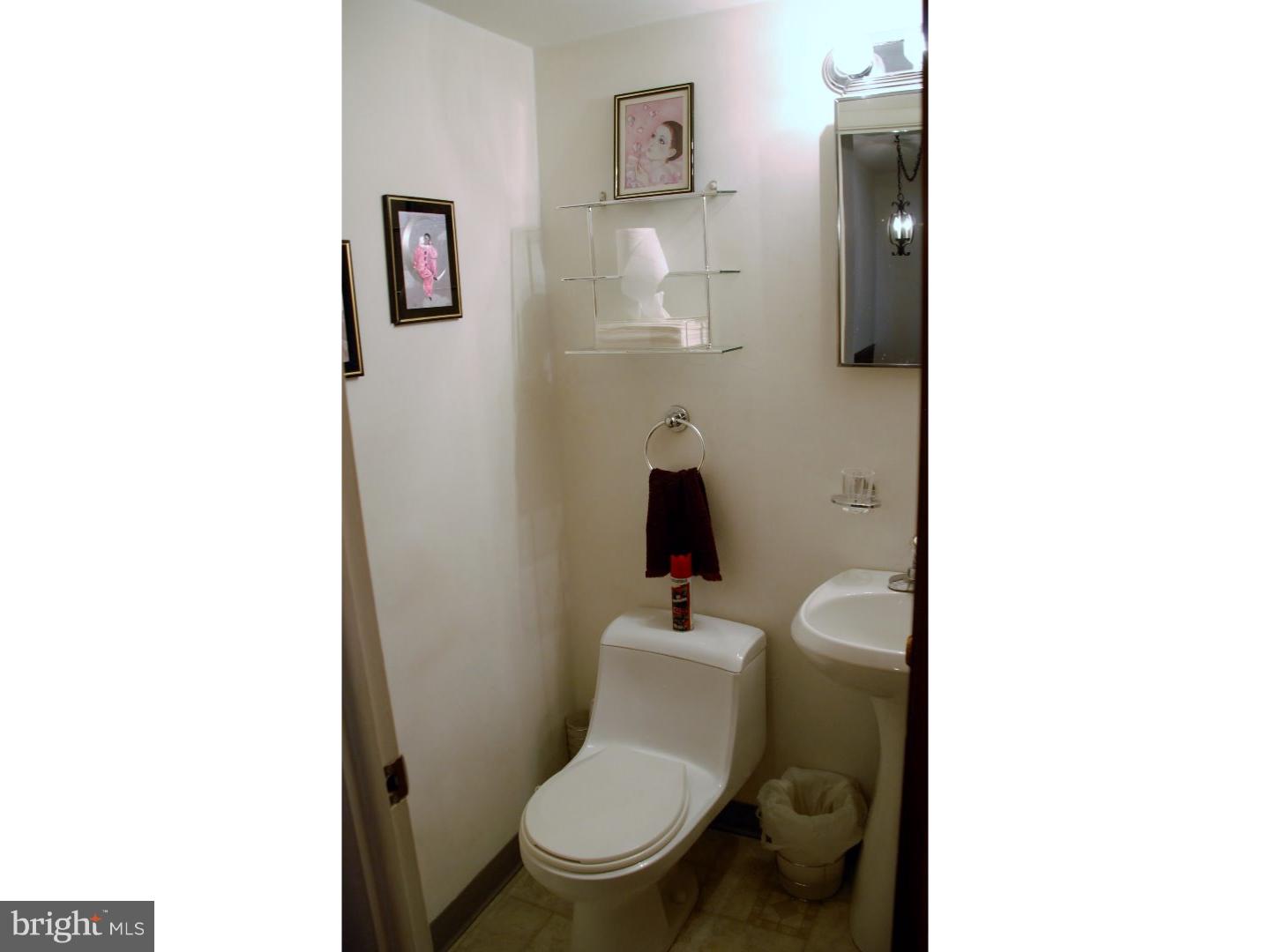 10200 West Keswick Road Philadelphia, PA 19114 - Photo 9 of 22 Half Bath