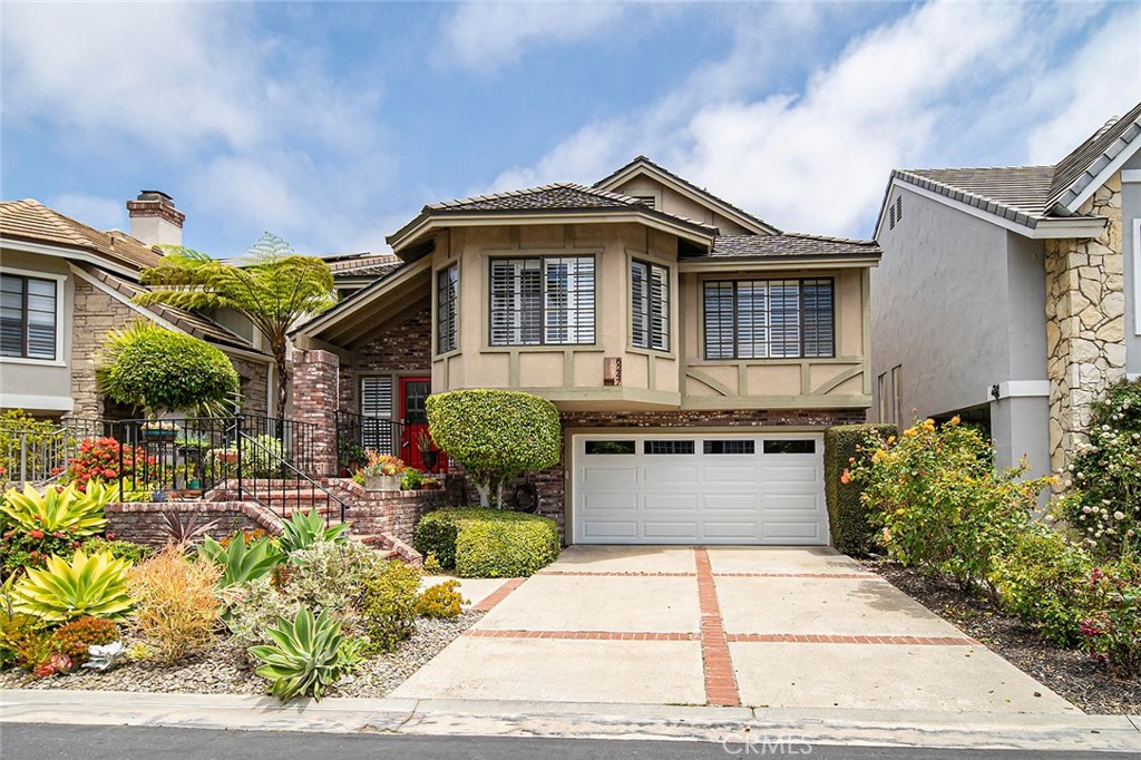 6247 Majorca Circle Long Beach, CA 90803 - Photo 4 of 57 a front view of a house with garden