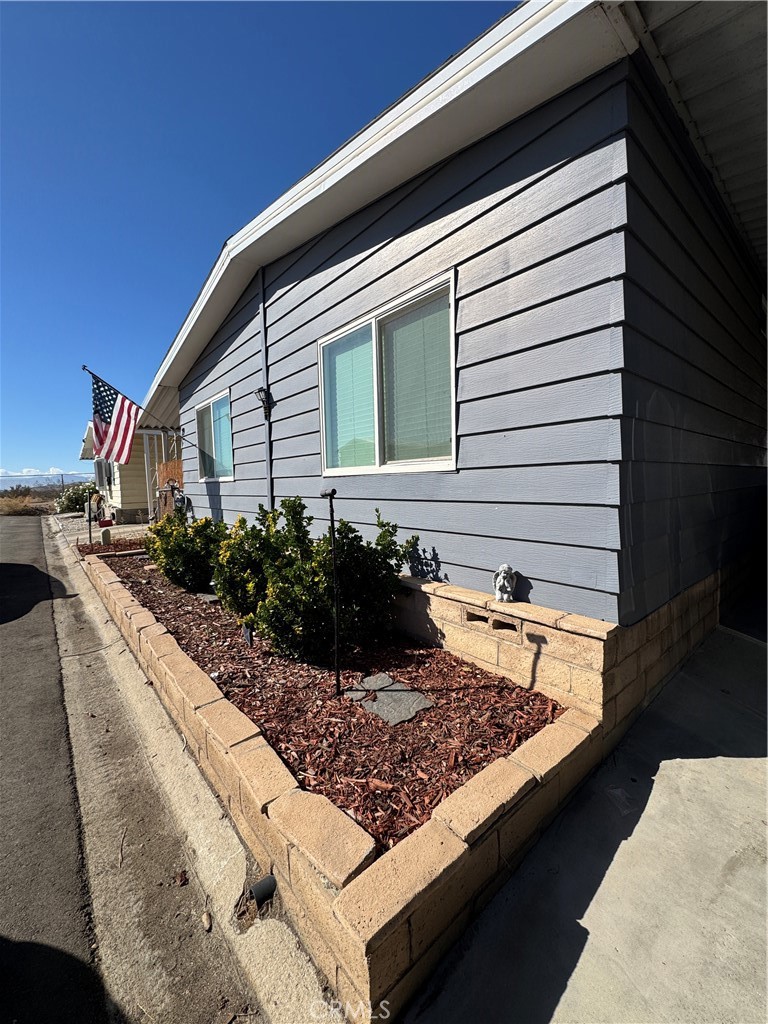 20683 Waalew Road, Unit B79 Apple Valley, CA 92307 - Photo 3 of 23 a view of a back yard of the house