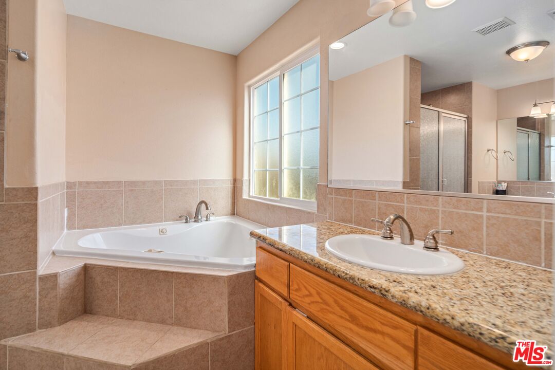 9516 Mendiburu Road California City, CA 93505 - Photo 19 of 32 a bathroom with a sink and a bathtub