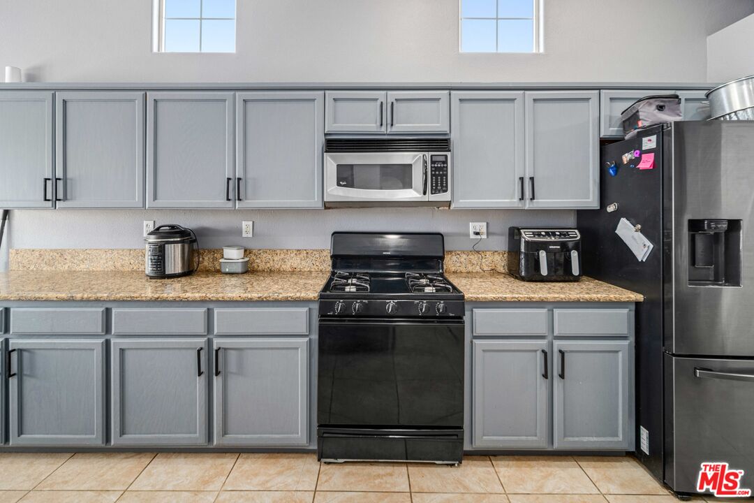 9516 Mendiburu Road California City, CA 93505 - Photo 8 of 32 a kitchen with cabinets and appliances