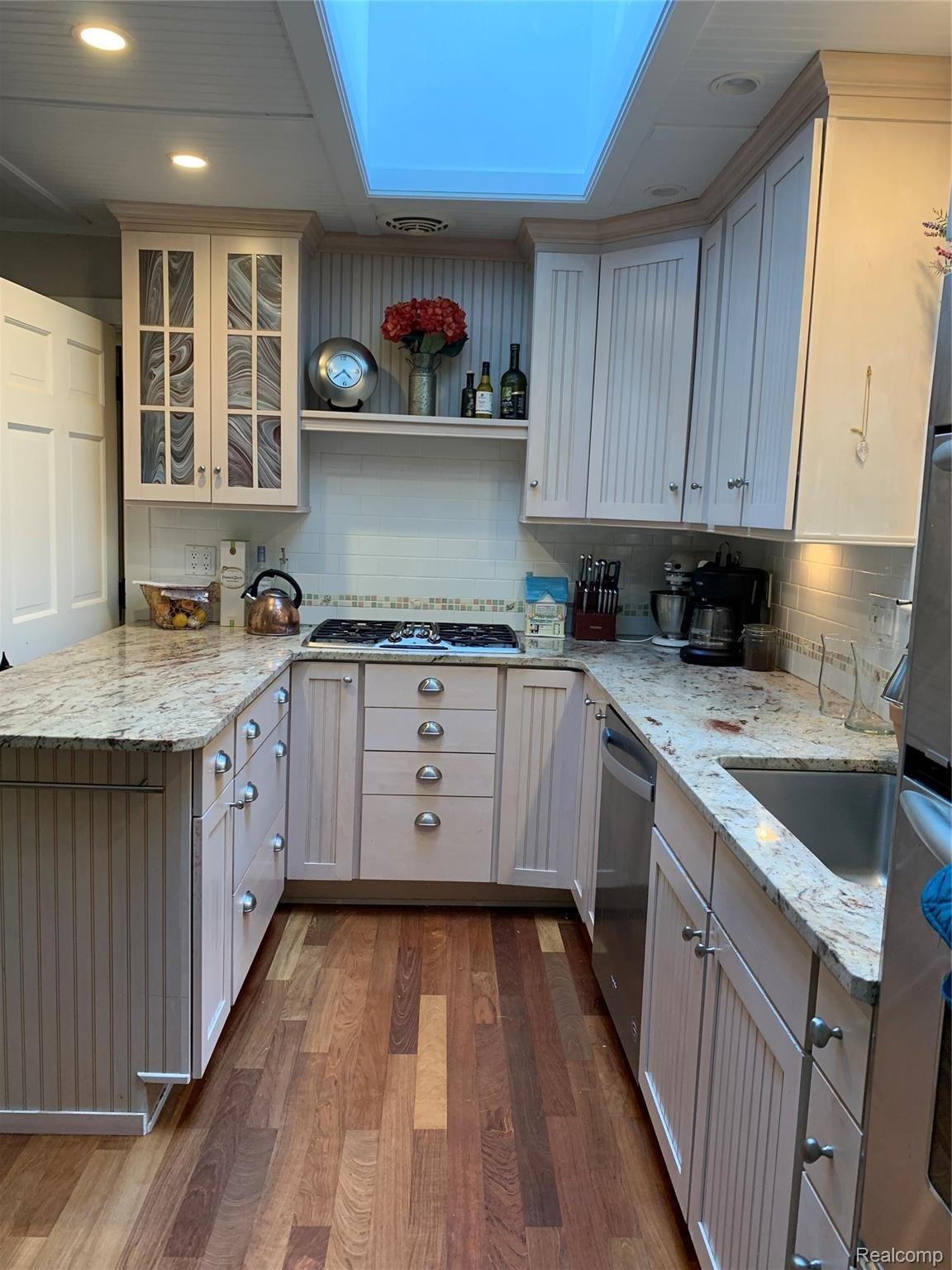 1481 Mill Race Road Rochester, MI 48306 - Photo 2 of 21 2021-09-10 16.37