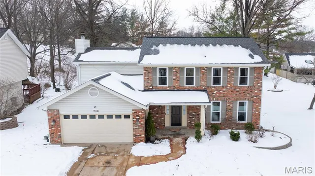 $450,000 | 706 Eagle Brooke Drive, Ballwin, MO 63021