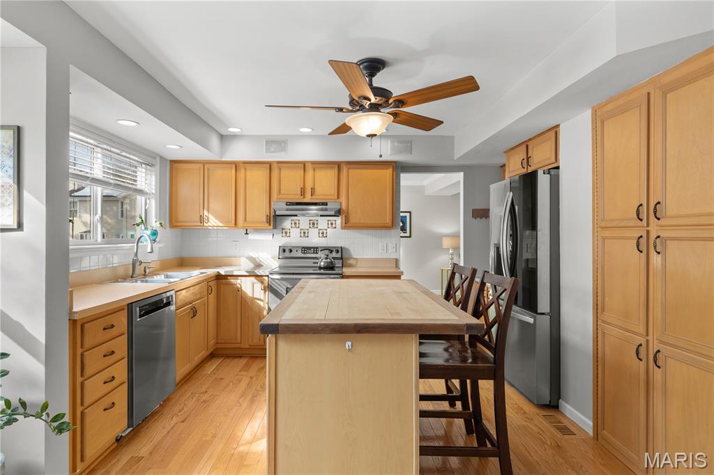 706 Eagle Brooke Drive Ballwin, MO 63021 - Photo 3 of 17