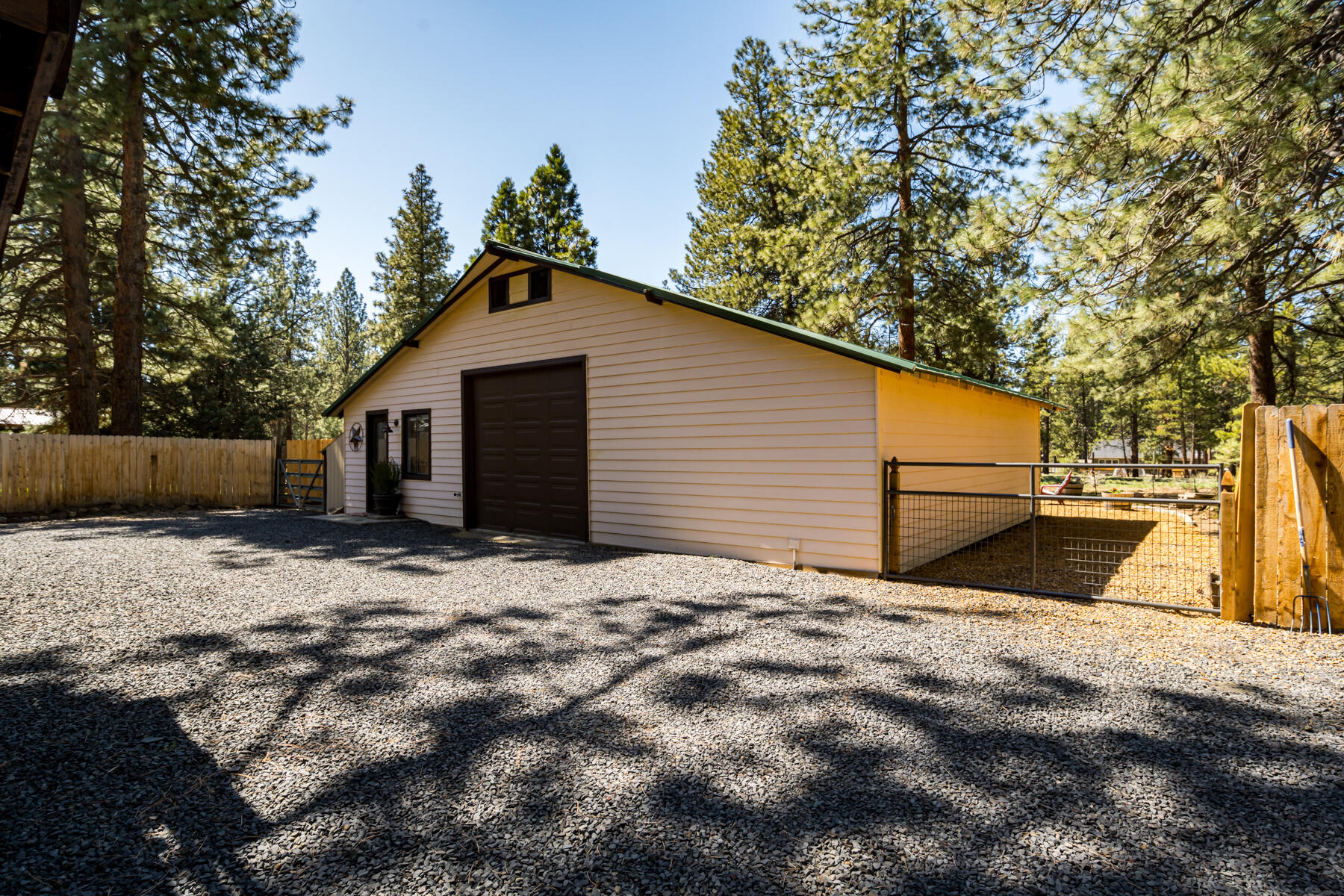 60169 Cheyenne Road Bend, OR 97702 - Photo 21 of 39 Garage/Shop