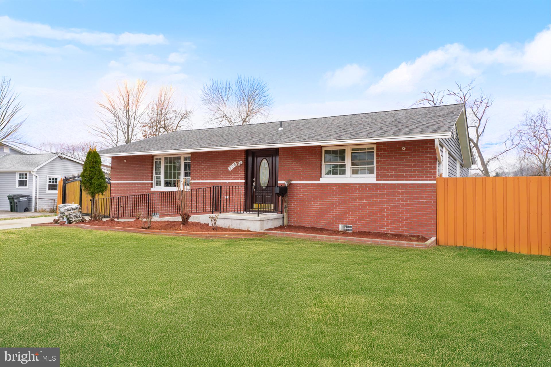 903 Wingfield Road Woodbridge, VA 22191 - Photo 3 of 85 Virtual landscaping (grass added)