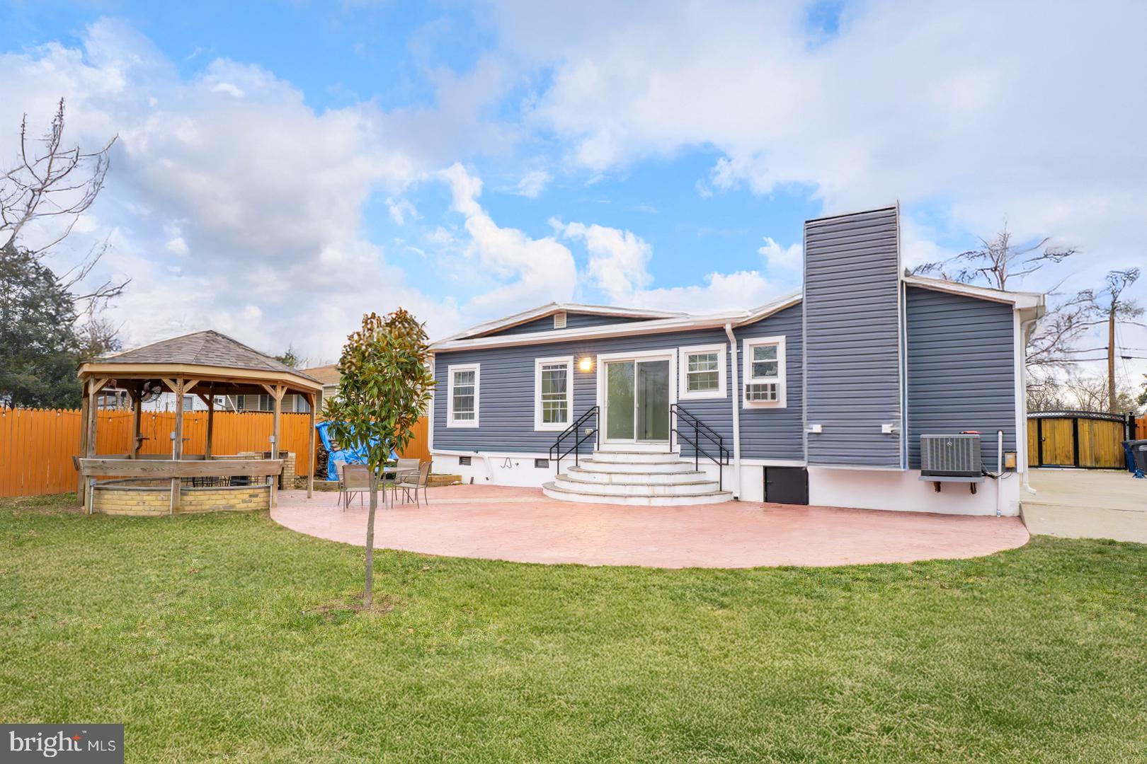 903 Wingfield Road Woodbridge, VA 22191 - Photo 8 of 85 Virtual landscaping (grass added)