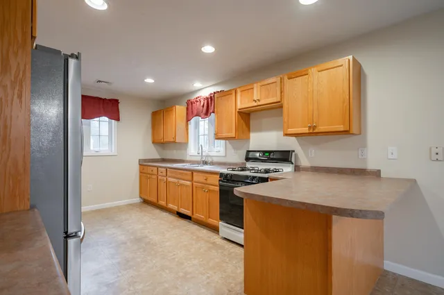 $600,000 | 55 Sweet Hill Road, Plaistow, NH 03865