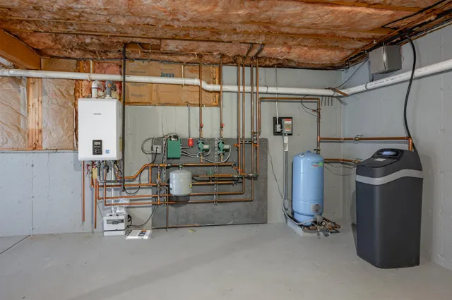 $600,000 | 55 Sweet Hill Road, Plaistow, NH 03865