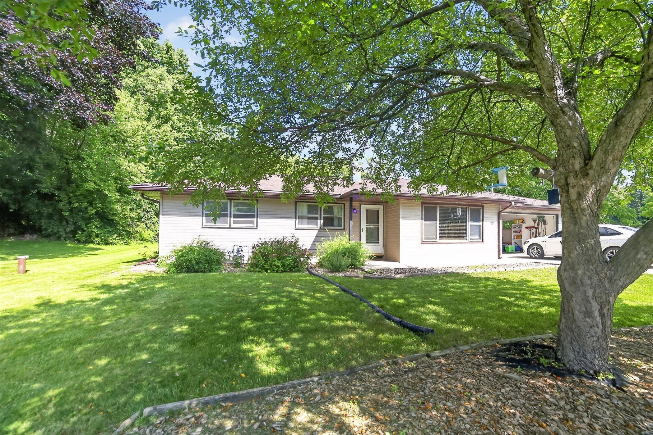 W257S2719 Genesee Road Waukesha, WI 53188 - Photo 1 of 32 02-W257S2719-Genesee-Rd-Windowstill-Phot