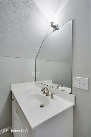 $331,500 | 702 Meadow View Cove, Byram, MS 39272