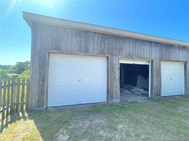 a view of an entrance to house