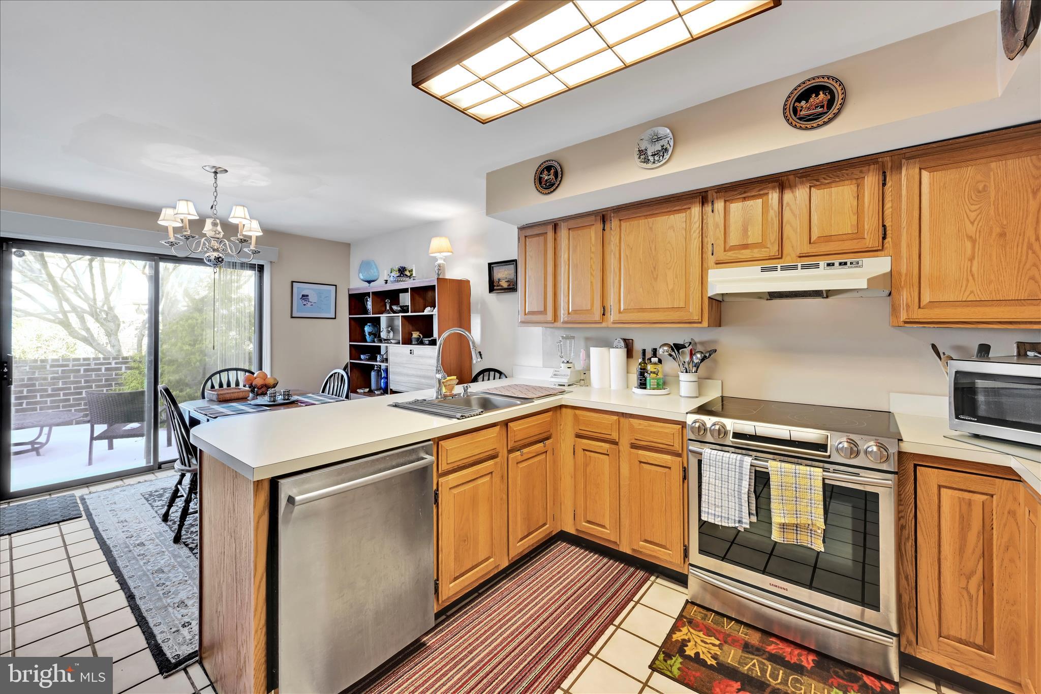 4 Knox Court Chesterbrook, PA 19087 - Photo 11 of 35 Kitchen