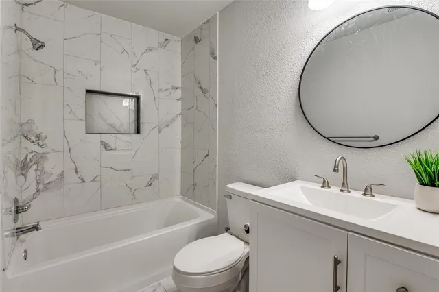 $289,500 | 113 Brook Hollow Drive, DeSoto, TX 75115