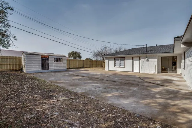 $289,500 | 113 Brook Hollow Drive, DeSoto, TX 75115