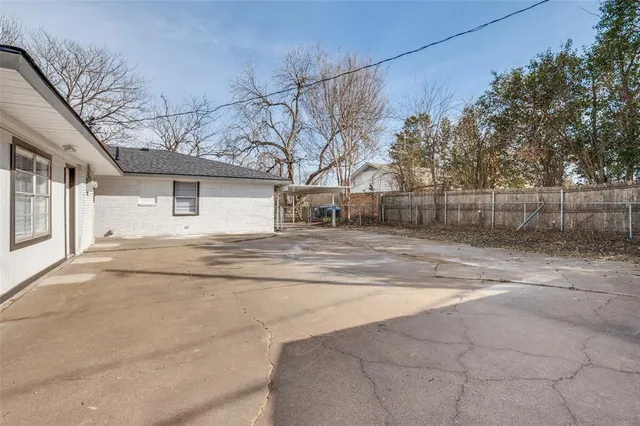 $289,500 | 113 Brook Hollow Drive, DeSoto, TX 75115