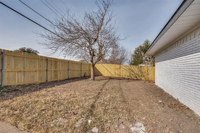 $289,500 | 113 Brook Hollow Drive, DeSoto, TX 75115