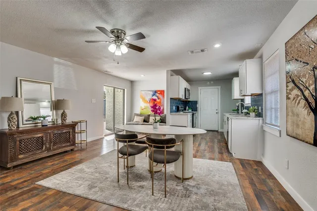 $289,500 | 113 Brook Hollow Drive, DeSoto, TX 75115