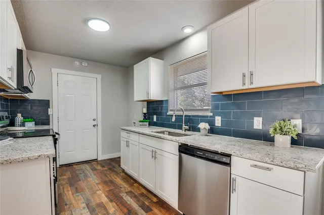 $289,500 | 113 Brook Hollow Drive, DeSoto, TX 75115