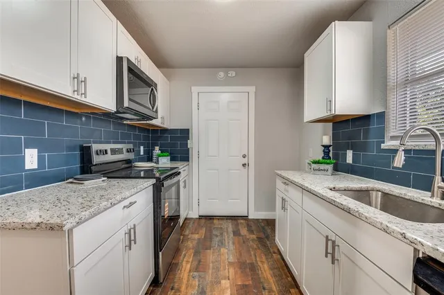 $289,500 | 113 Brook Hollow Drive, DeSoto, TX 75115