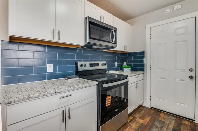 $289,500 | 113 Brook Hollow Drive, DeSoto, TX 75115