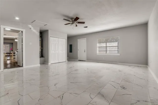 $289,500 | 113 Brook Hollow Drive, DeSoto, TX 75115