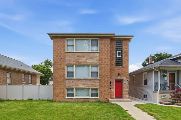 $2,500 | 2726 North Nordica Avenue, Unit 3, Chicago, IL 60707