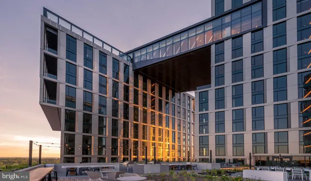 $2,434 | 4710 Elm Street, Unit 1BW0803, Bethesda, MD 20814