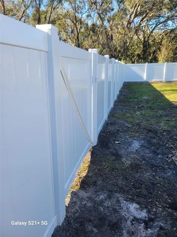 a view of a backyard with pathway