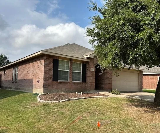 $2,095 | 433 Emerald Creek Drive, Fort Worth, TX 76131
